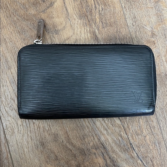 Louis Vuitton EPI Wallet - Picture 2 of 10
